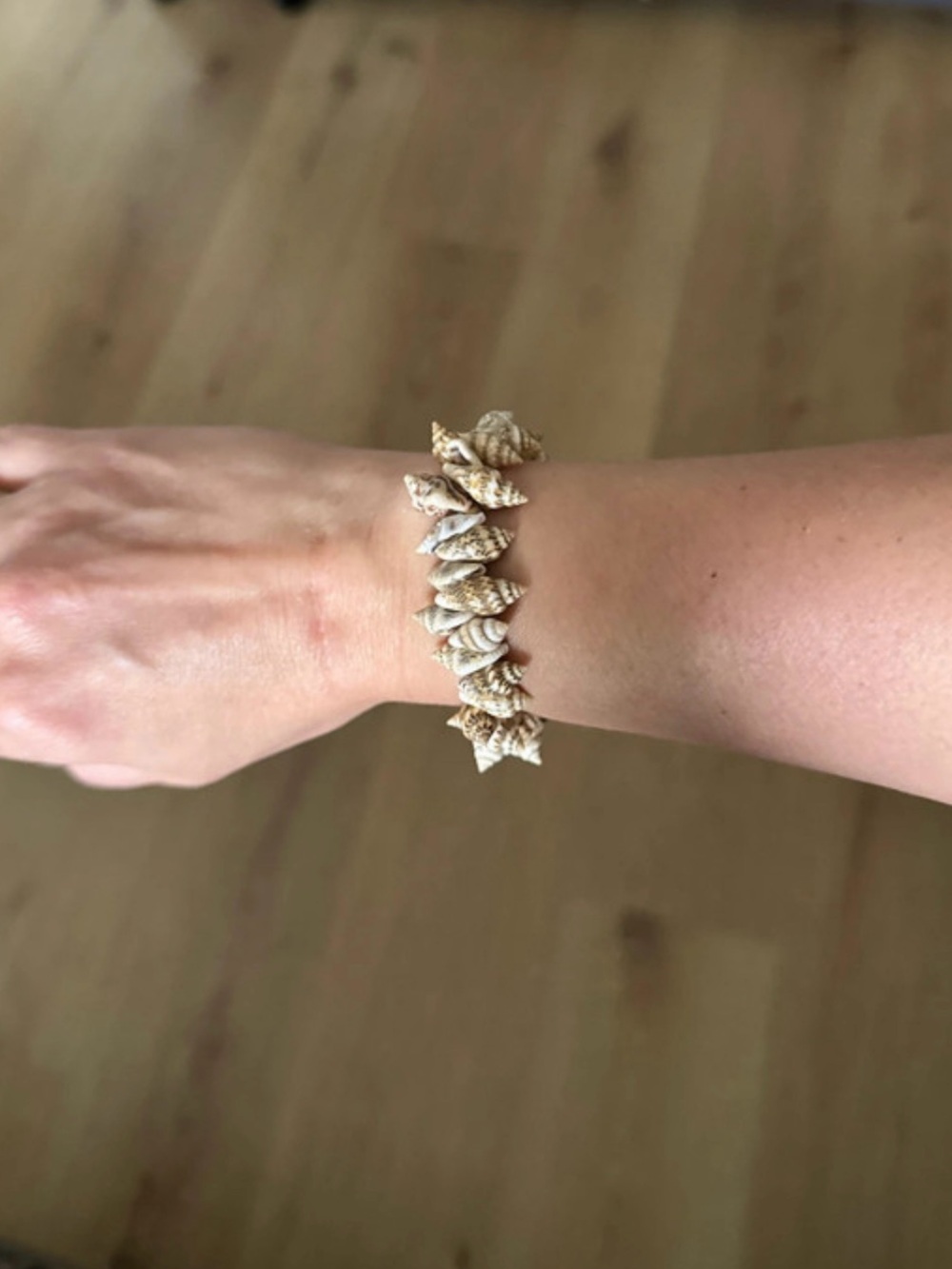 Shell Bead Stretch Bracelet in Natural Cream